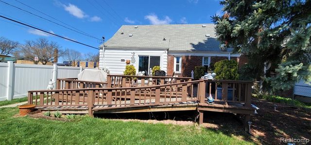 14301 Manhattan Street, Oak Park, MI 48237