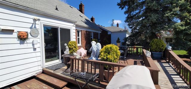 14301 Manhattan Street, Oak Park, MI 48237