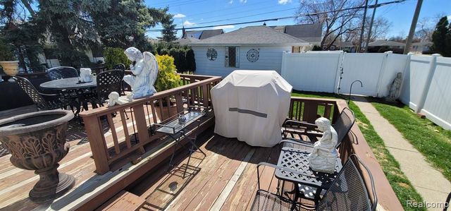 14301 Manhattan Street, Oak Park, MI 48237