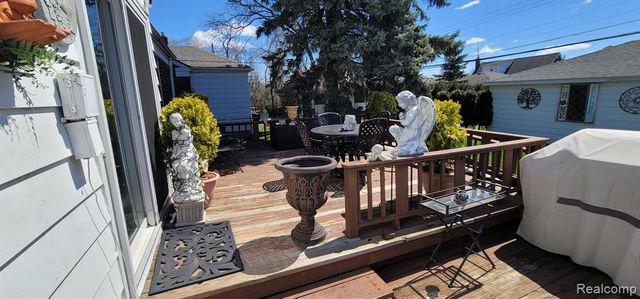 14301 Manhattan Street, Oak Park, MI 48237