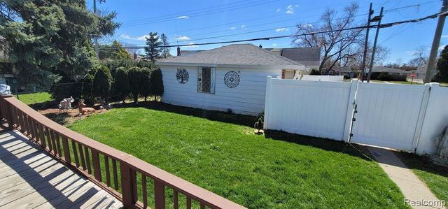 14301 Manhattan Street, Oak Park, MI 48237