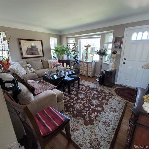 14301 Manhattan Street, Oak Park, MI 48237