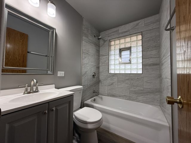 7616 S Lorel Avenue, Burbank, IL 60459