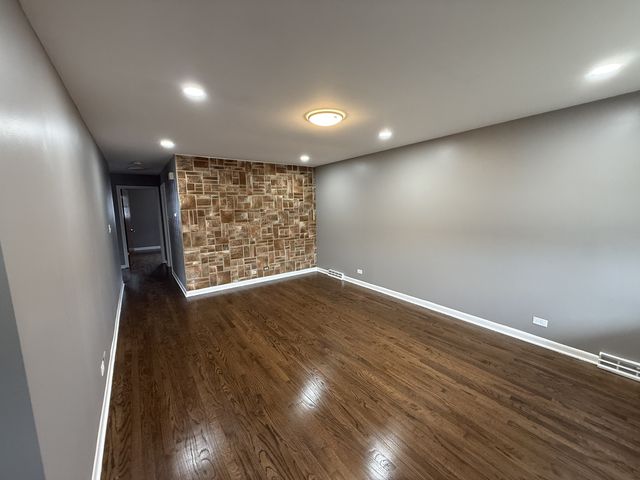 7616 S Lorel Avenue, Burbank, IL 60459