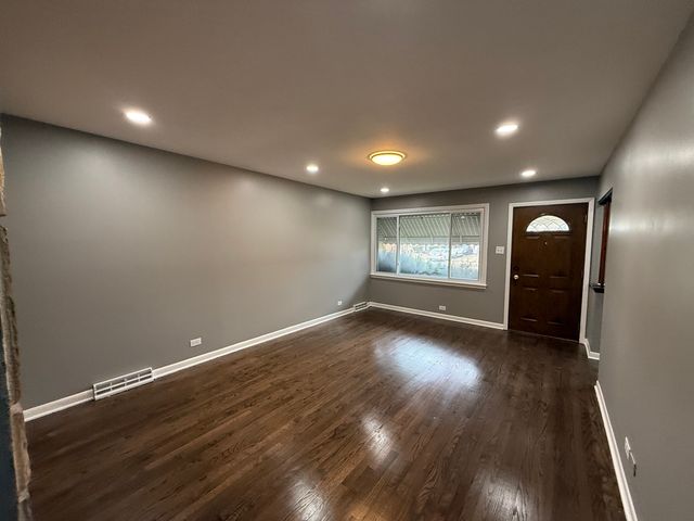 7616 S Lorel Avenue, Burbank, IL 60459