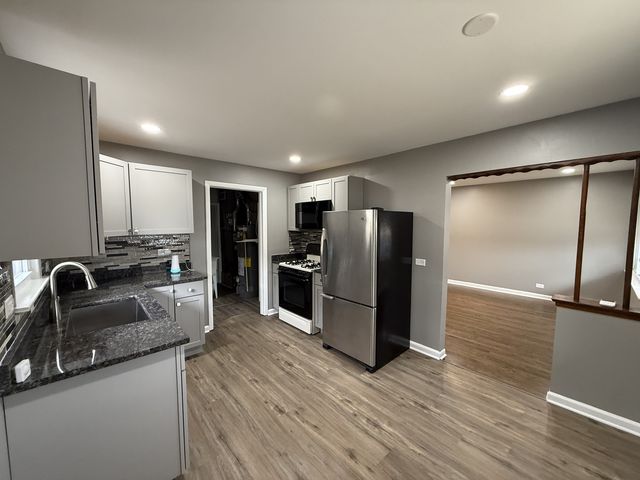 7616 S Lorel Avenue, Burbank, IL 60459