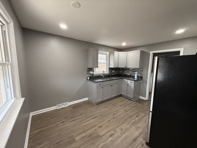 7616 S Lorel Avenue, Burbank, IL 60459