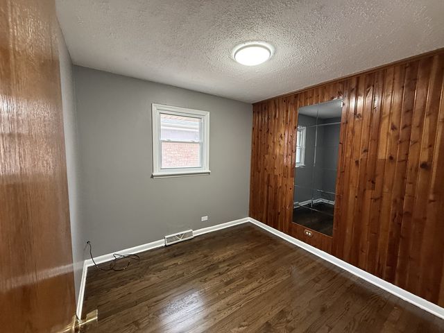 7616 S Lorel Avenue, Burbank, IL 60459