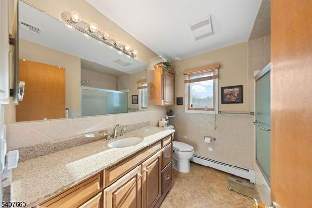 2 Mettle Ln, Roxbury Twp., NJ 07885