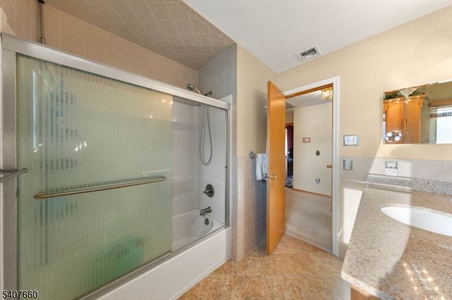 2 Mettle Ln, Roxbury Twp., NJ 07885