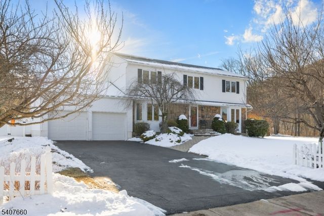 2 Mettle Ln, Roxbury Twp., NJ 07885
