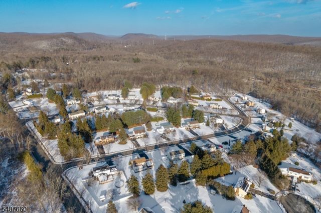 2 Mettle Ln, Roxbury Twp., NJ 07885