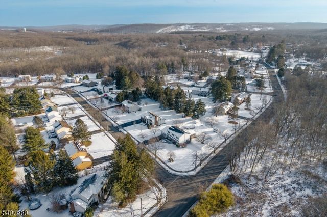 2 Mettle Ln, Roxbury Twp., NJ 07885