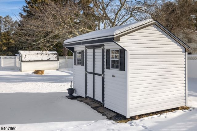 2 Mettle Ln, Roxbury Twp., NJ 07885