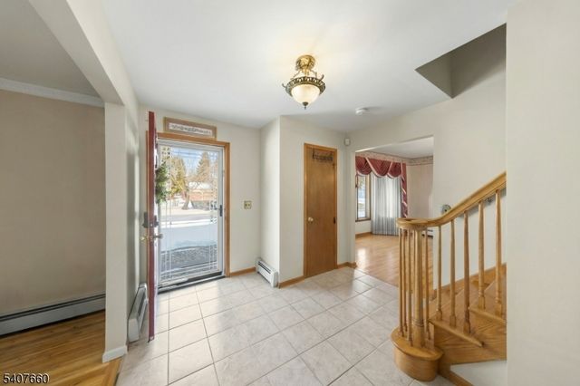 2 Mettle Ln, Roxbury Twp., NJ 07885