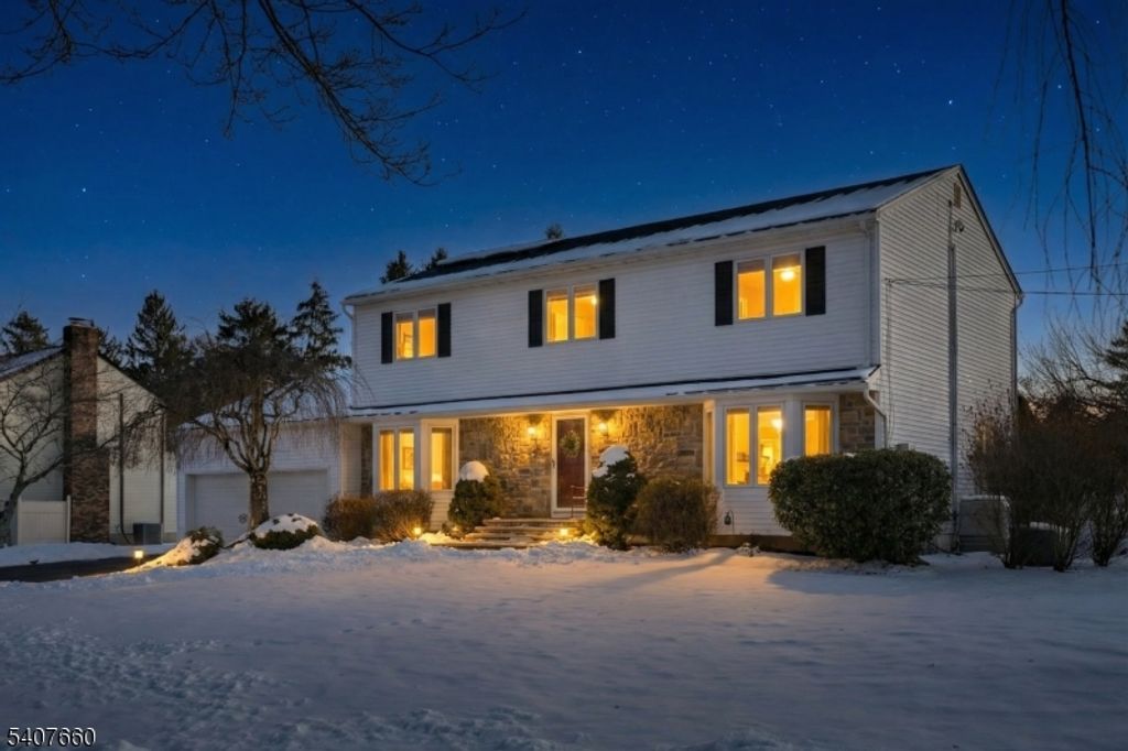 2 Mettle Ln, Roxbury Twp., NJ 07885