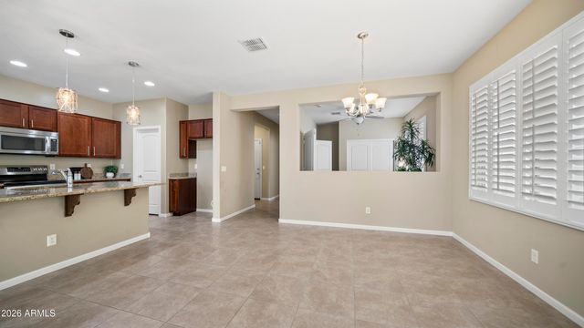 8611 E DESERT Lane, Mesa, AZ 85209