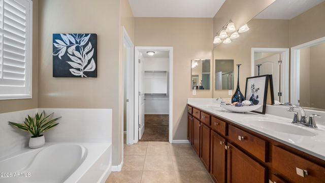 8611 E DESERT Lane, Mesa, AZ 85209
