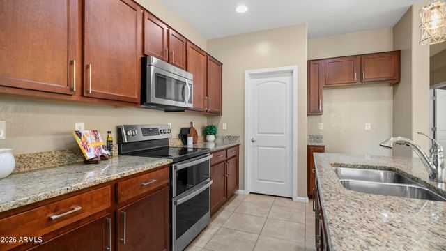 8611 E DESERT Lane, Mesa, AZ 85209