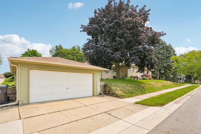 2709 13th AVENUE, South Milwaukee, WI 53172