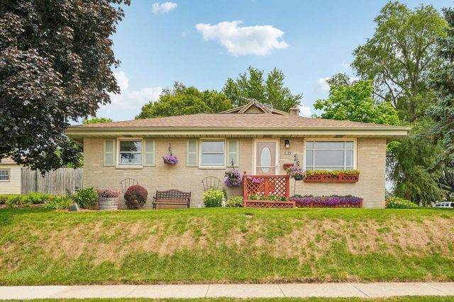 2709 13th AVENUE, South Milwaukee, WI 53172