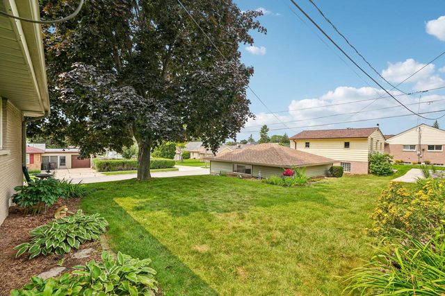 2709 13th AVENUE, South Milwaukee, WI 53172