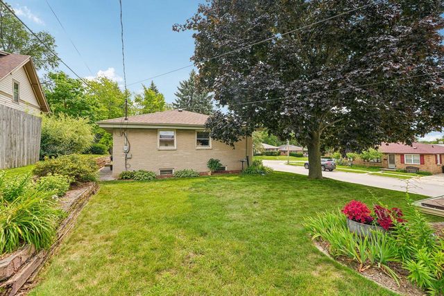 2709 13th AVENUE, South Milwaukee, WI 53172