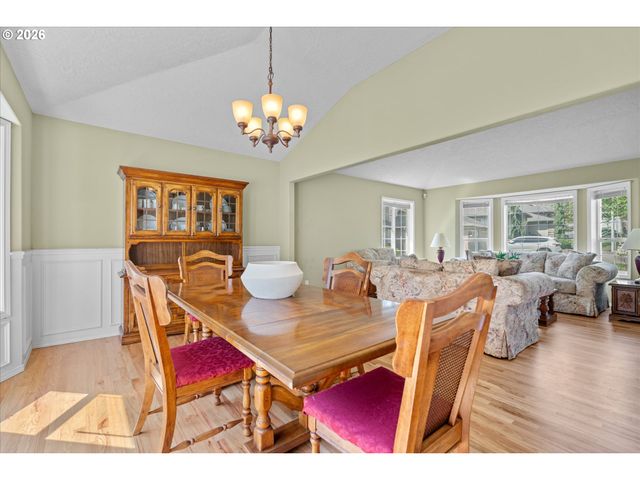 1083 Se ACACIA Pl, Gresham, OR 97080