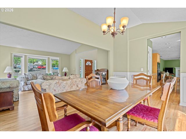 1083 Se ACACIA Pl, Gresham, OR 97080