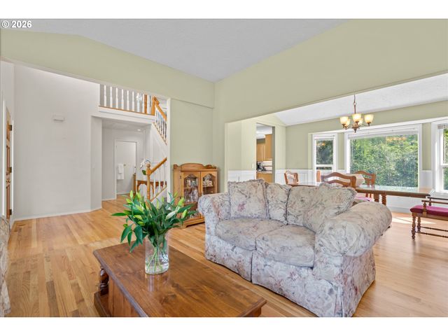 1083 Se ACACIA Pl, Gresham, OR 97080