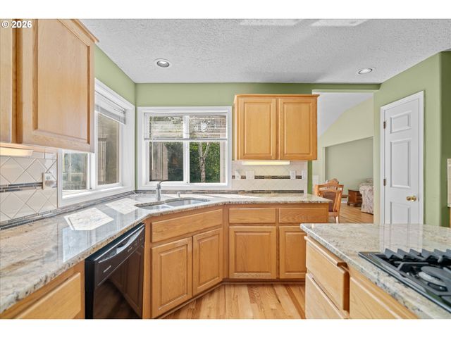 1083 Se ACACIA Pl, Gresham, OR 97080