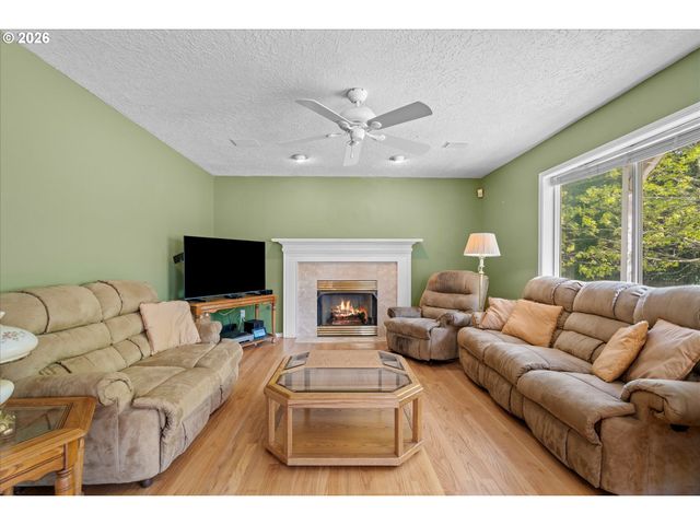 1083 Se ACACIA Pl, Gresham, OR 97080