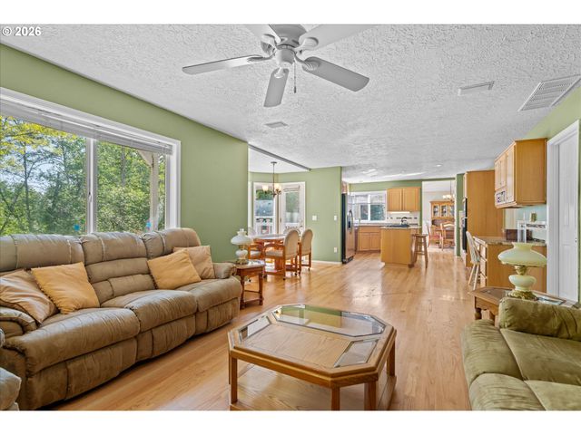 1083 Se ACACIA Pl, Gresham, OR 97080