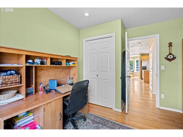 1083 Se ACACIA Pl, Gresham, OR 97080