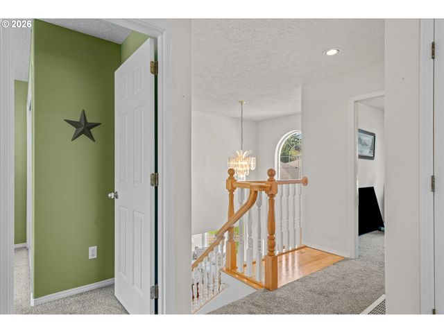 1083 Se ACACIA Pl, Gresham, OR 97080