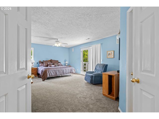 1083 Se ACACIA Pl, Gresham, OR 97080