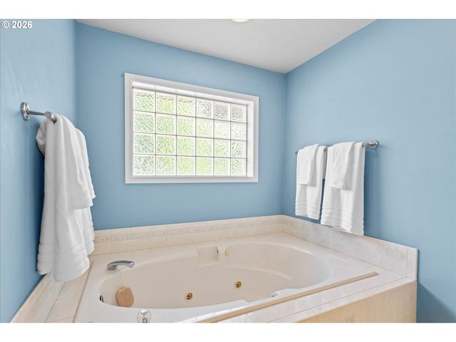1083 Se ACACIA Pl, Gresham, OR 97080
