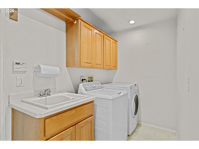 1083 Se ACACIA Pl, Gresham, OR 97080