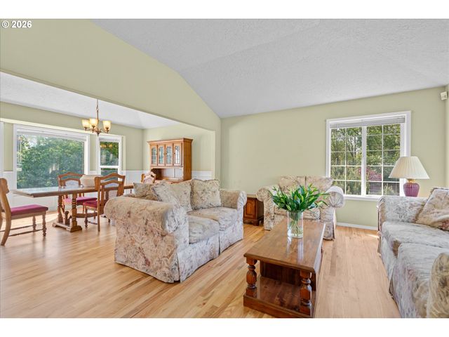 1083 Se ACACIA Pl, Gresham, OR 97080