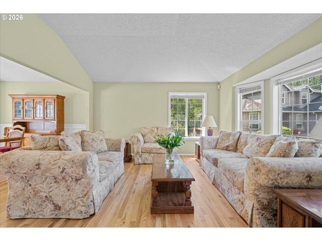 1083 Se ACACIA Pl, Gresham, OR 97080