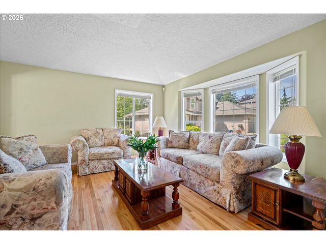 1083 Se ACACIA Pl, Gresham, OR 97080