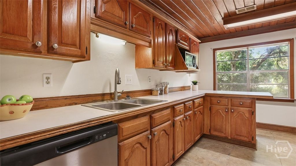 Image 12 of property listing at 3 Long Boat Place, Savannah, GA 31410