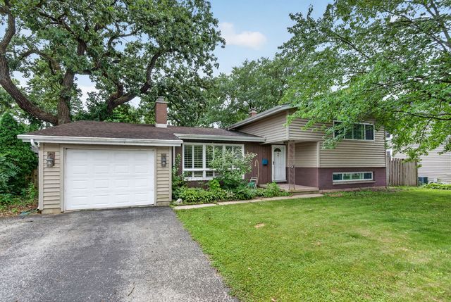 145 Dole Avenue, Crystal Lake, IL 60014