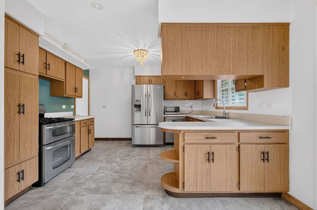 145 Dole Avenue, Crystal Lake, IL 60014