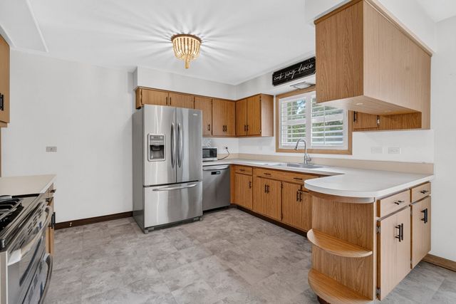 145 Dole Avenue, Crystal Lake, IL 60014