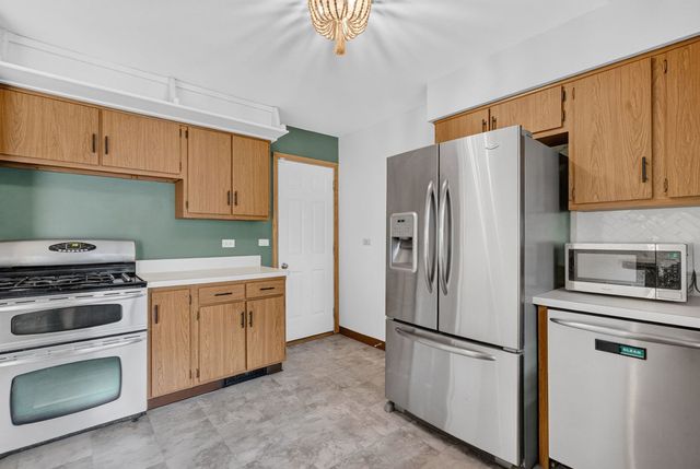 145 Dole Avenue, Crystal Lake, IL 60014