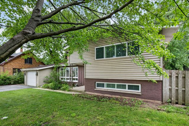 145 Dole Avenue, Crystal Lake, IL 60014