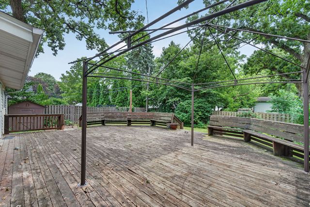 145 Dole Avenue, Crystal Lake, IL 60014