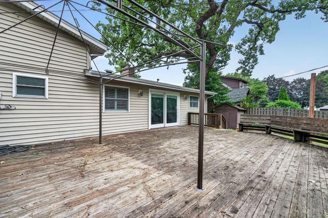 145 Dole Avenue, Crystal Lake, IL 60014