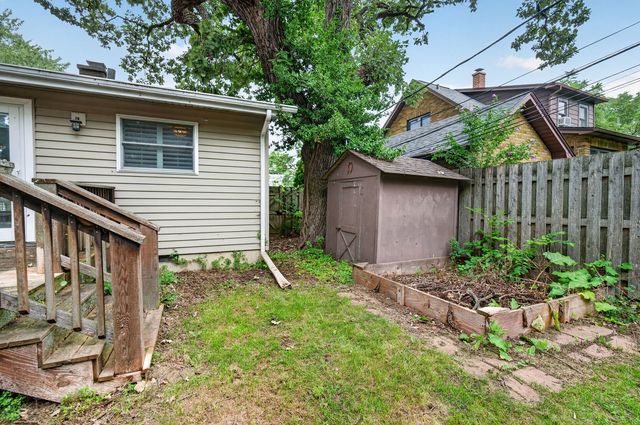 145 Dole Avenue, Crystal Lake, IL 60014